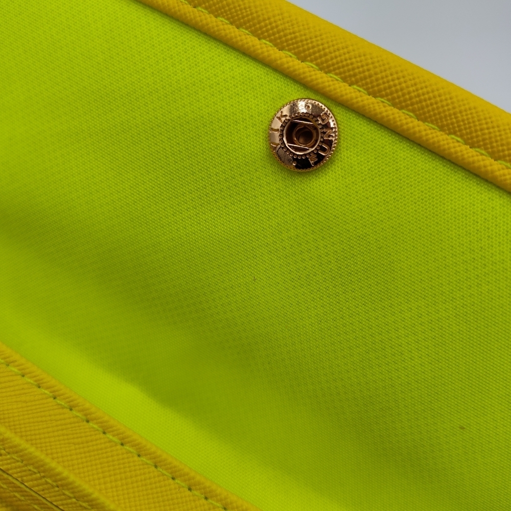 NIP Yellow Wristlet Clutch Purse w/ Twilly Accent Bee Star Print Summer Bag - Picture 4 of 4